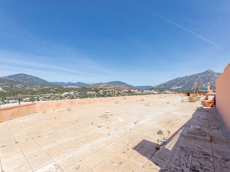 Penthouse for Sale in Nueva Andalucía, Malaga 38