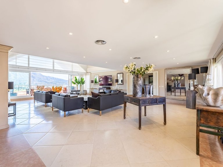 Penthouse for Sale in Nueva Andalucía, Malaga 9