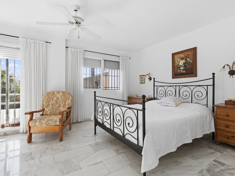 Villa for Sale in Estepona, Malaga 11