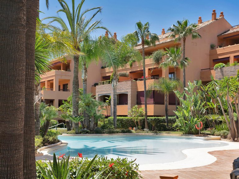 Apartment for Sale in Bahía De Marbella, Malaga 1