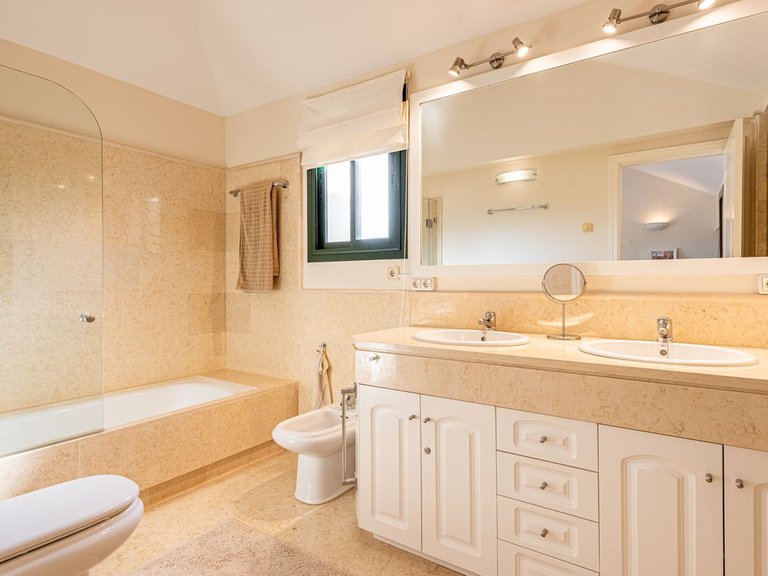 Apartment for Sale in Benahavís, Malaga 11
