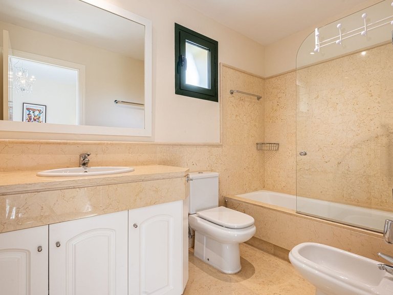 Apartment for Sale in Benahavís, Malaga 16