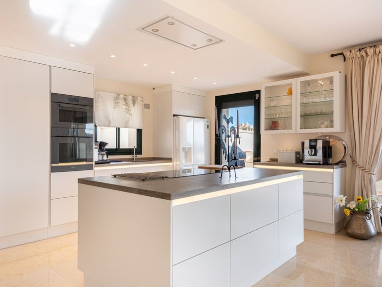 Apartment for Sale in Benahavís, Malaga 6