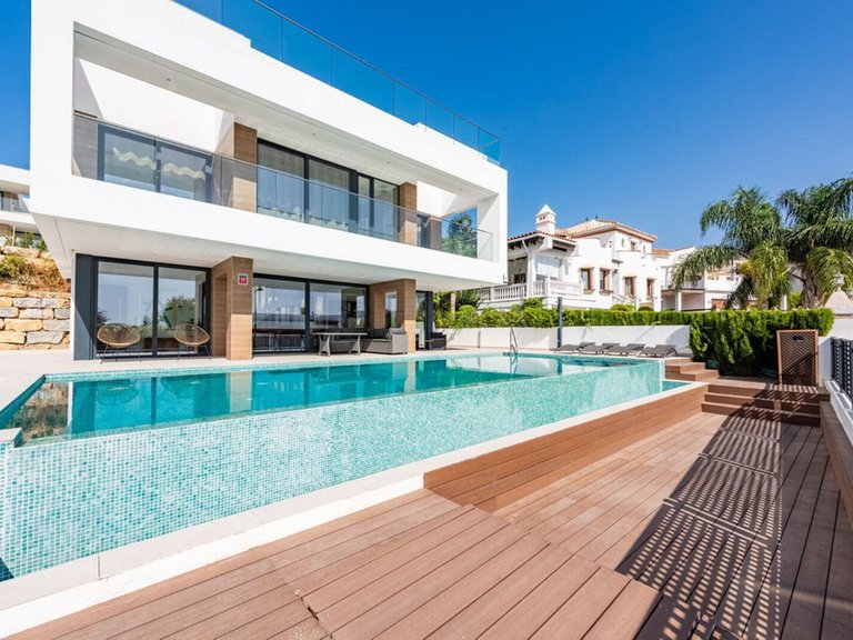 Villa for Sale in Estepona, Malaga 1