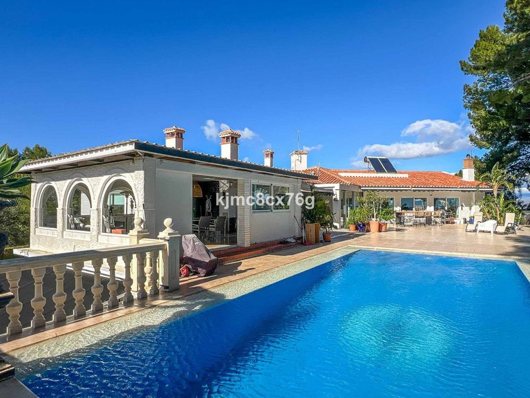 Villa for Sale in Torremolinos, Malaga 1