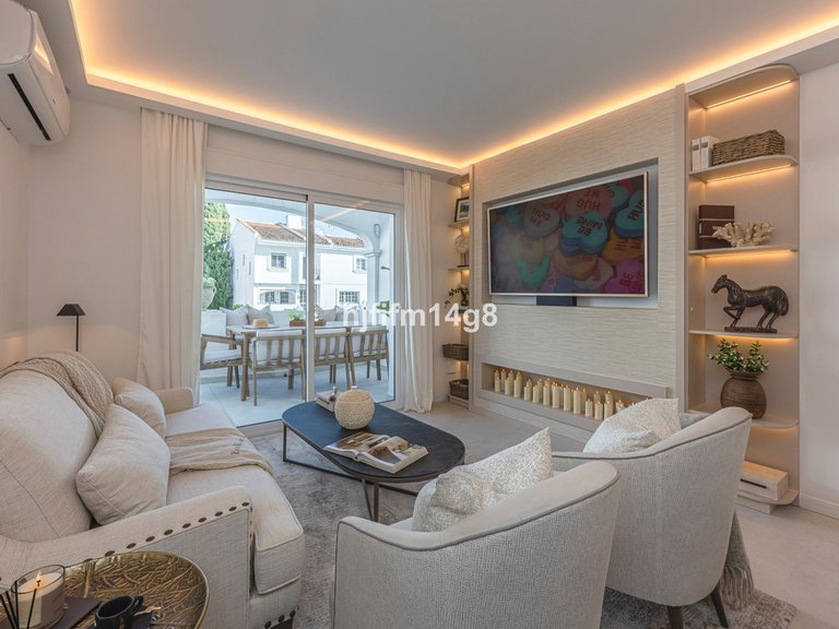 Villa for Sale in Nueva Andalucía, Malaga 1