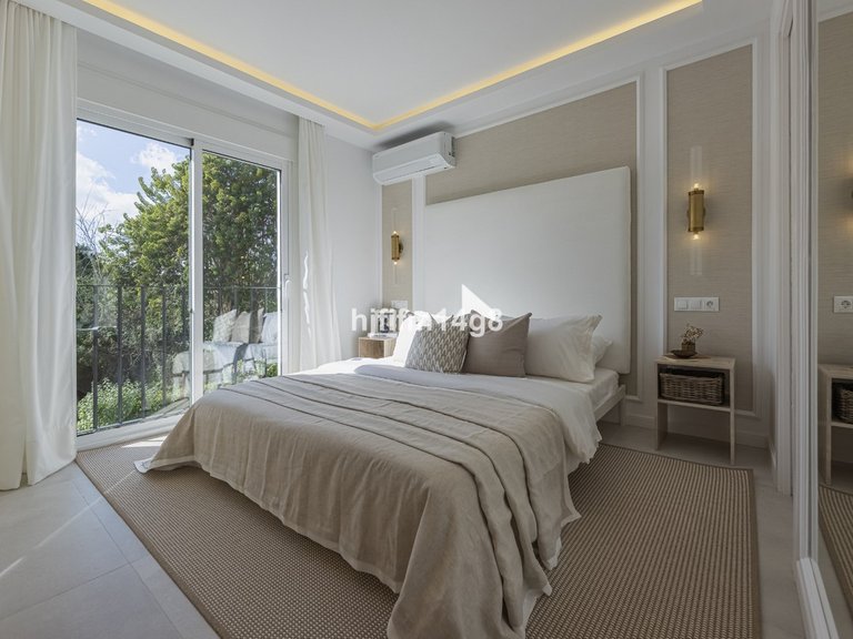 Villa for Sale in Nueva Andalucía, Malaga 10