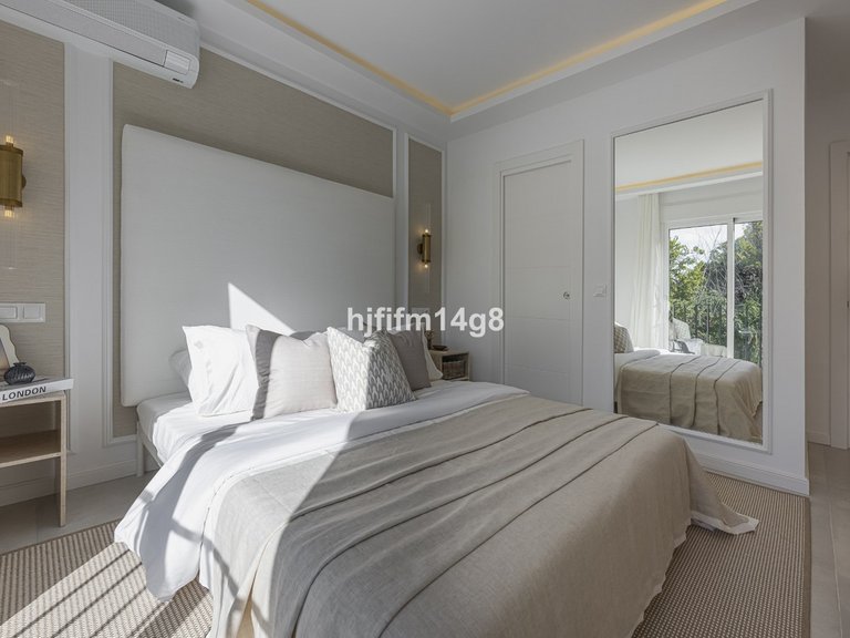 Villa for Sale in Nueva Andalucía, Malaga 11
