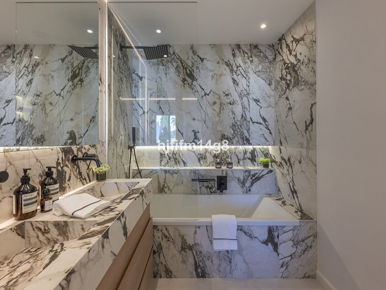 Villa for Sale in Nueva Andalucía, Malaga 15
