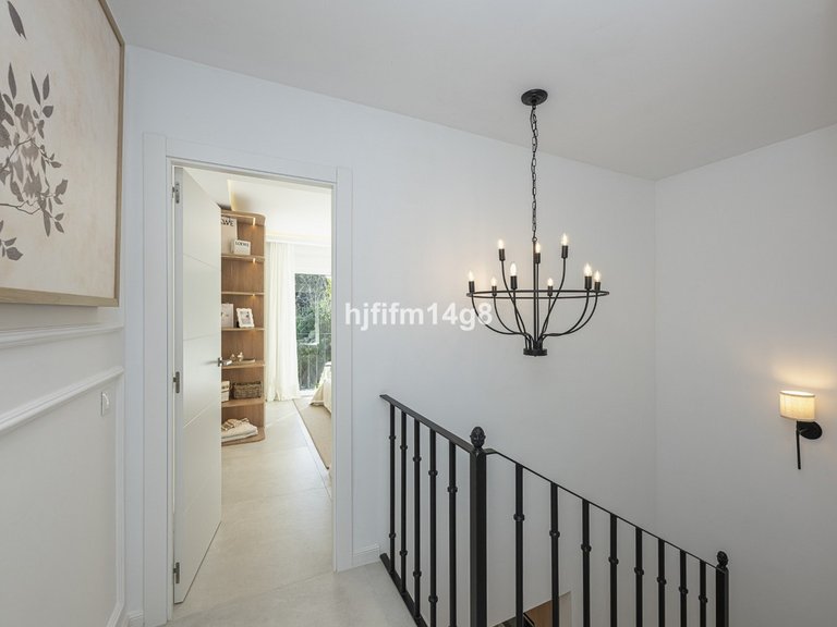 Villa for Sale in Nueva Andalucía, Malaga 18