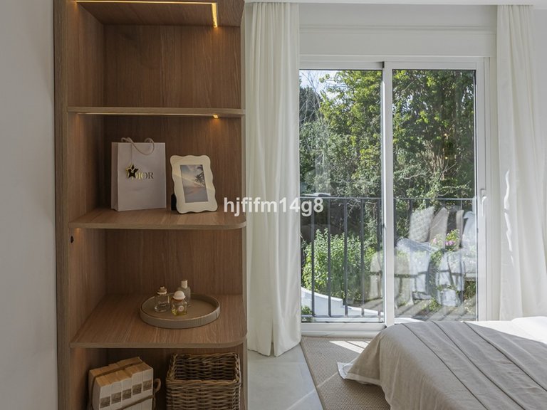 Villa for Sale in Nueva Andalucía, Malaga 30