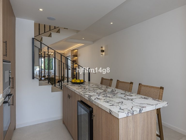 Villa for Sale in Nueva Andalucía, Malaga 7