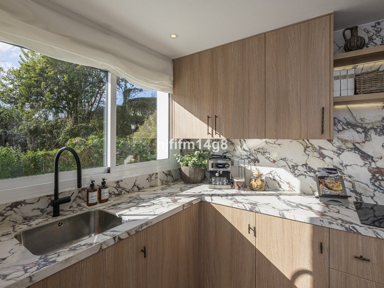 Villa for Sale in Nueva Andalucía, Malaga 9