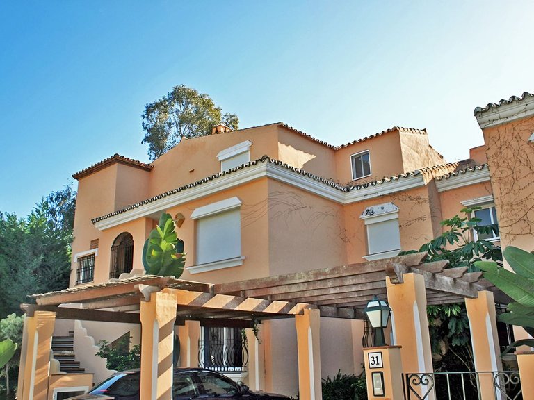 Apartment for Sale in New Golden Mile, Malaga 1