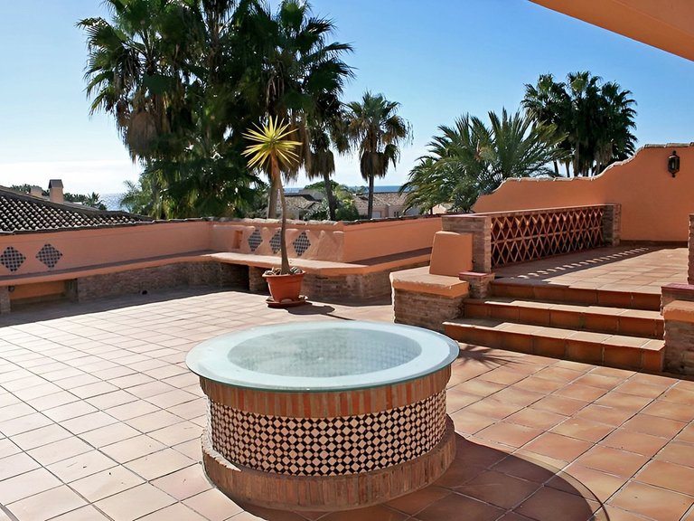Apartment for Sale in New Golden Mile, Malaga 11