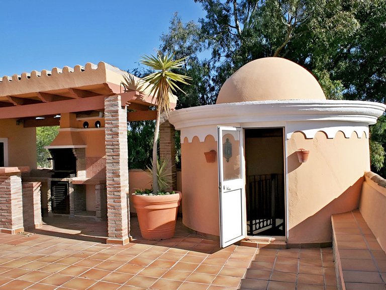 Apartment for Sale in New Golden Mile, Malaga 12