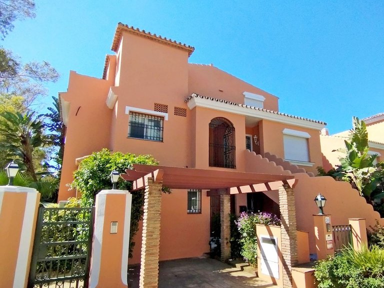Apartment for Sale in New Golden Mile, Malaga 2