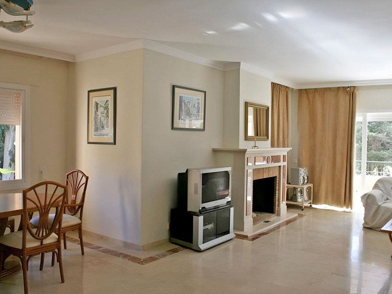 Apartment for Sale in New Golden Mile, Malaga 3