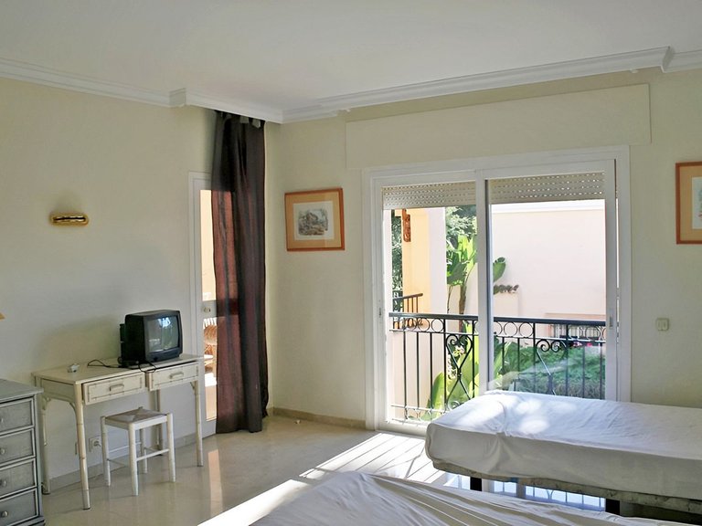 Apartment for Sale in New Golden Mile, Malaga 7