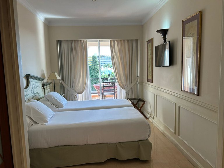 Apartment for Sale in The Golden Mile, Malaga 12