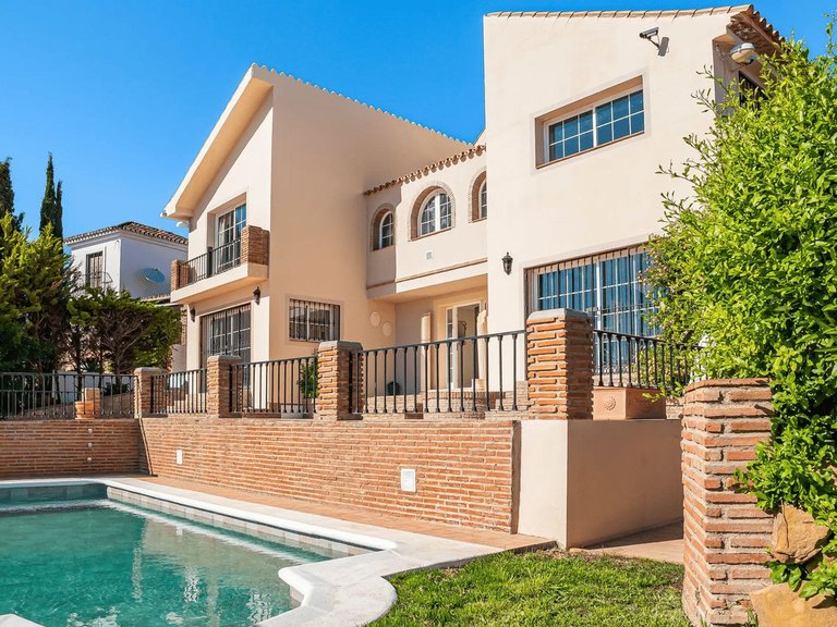 Villa for Sale in Estepona, Malaga 1