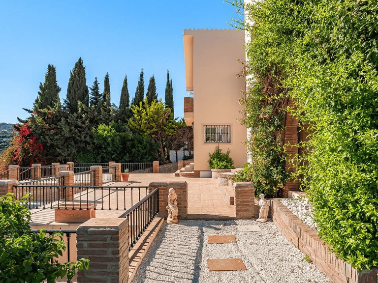 Villa for Sale in Estepona, Malaga 10