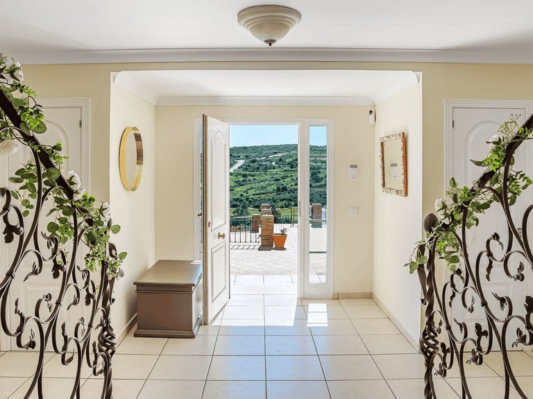 Villa for Sale in Estepona, Malaga 11