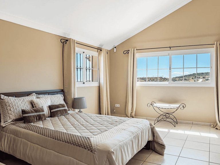 Villa for Sale in Estepona, Malaga 31