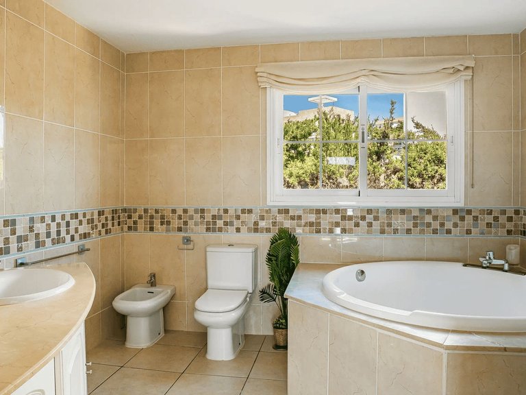 Villa for Sale in Estepona, Malaga 35