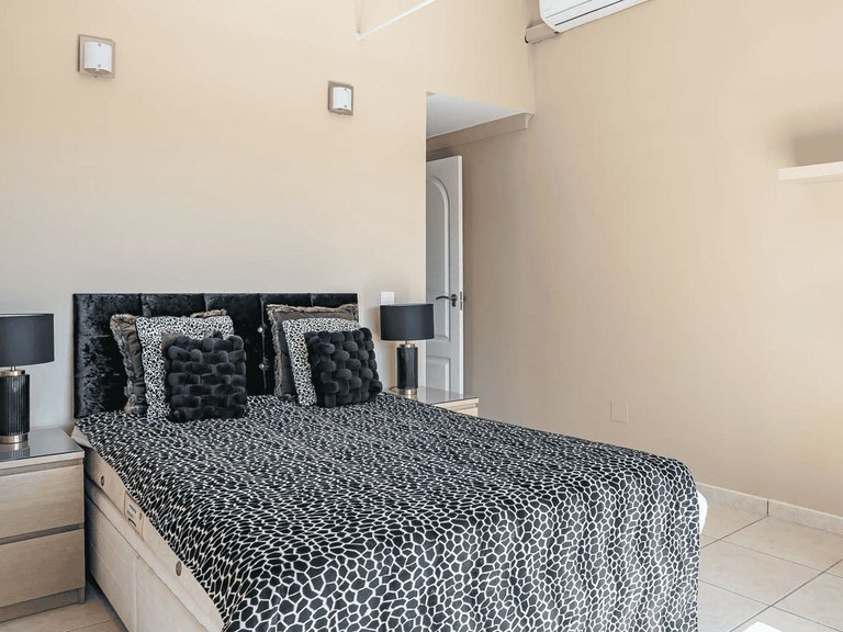 Villa for Sale in Estepona, Malaga 39