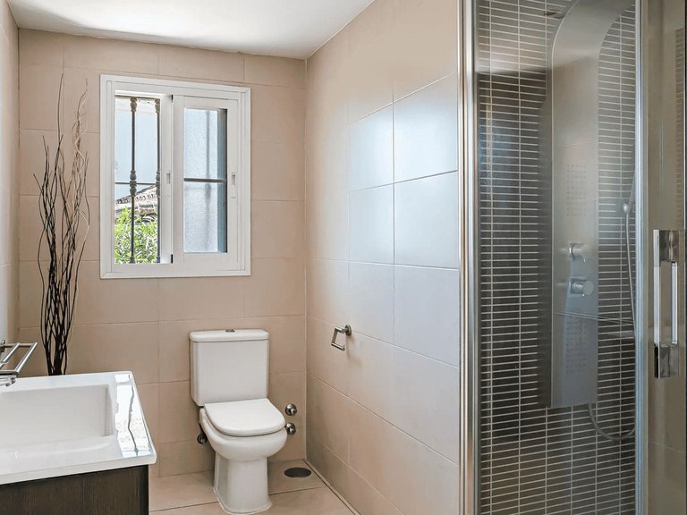 Villa for Sale in Estepona, Malaga 41
