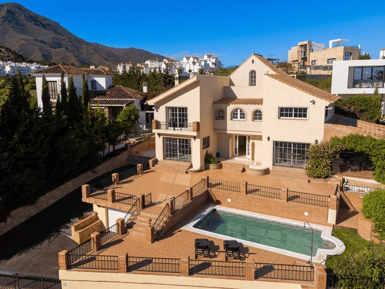 Villa for Sale in Estepona, Malaga 52