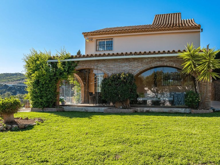 Villa for Sale in Estepona, Malaga 9