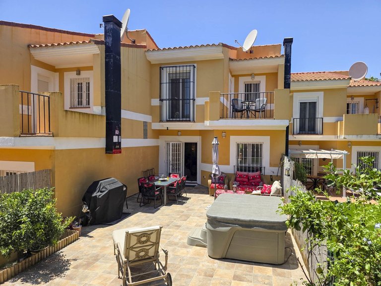 Town House for Sale in La Duquesa, Malaga 1