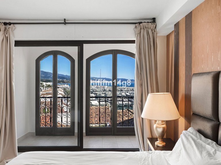 Apartment for Sale in Puerto Banús, Malaga 10
