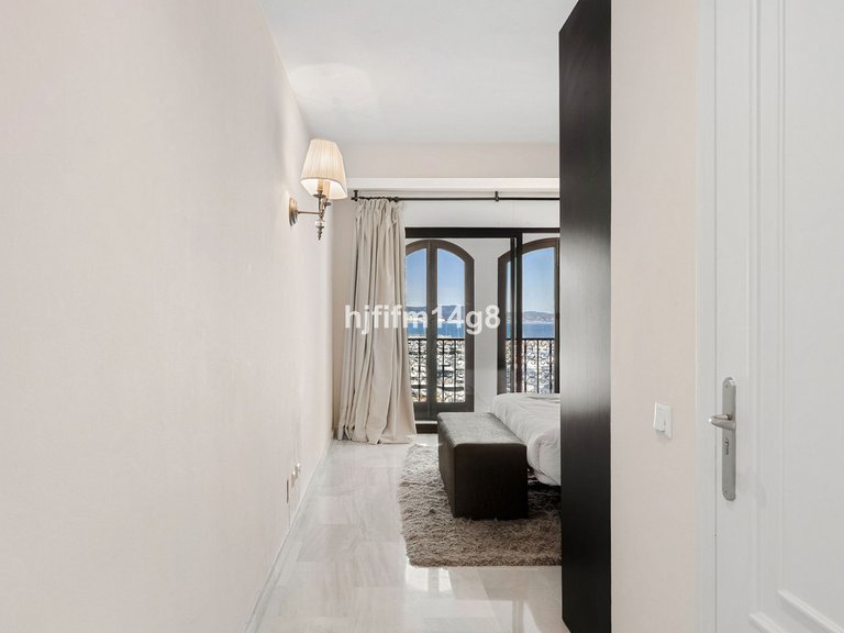 Apartment for Sale in Puerto Banús, Malaga 12