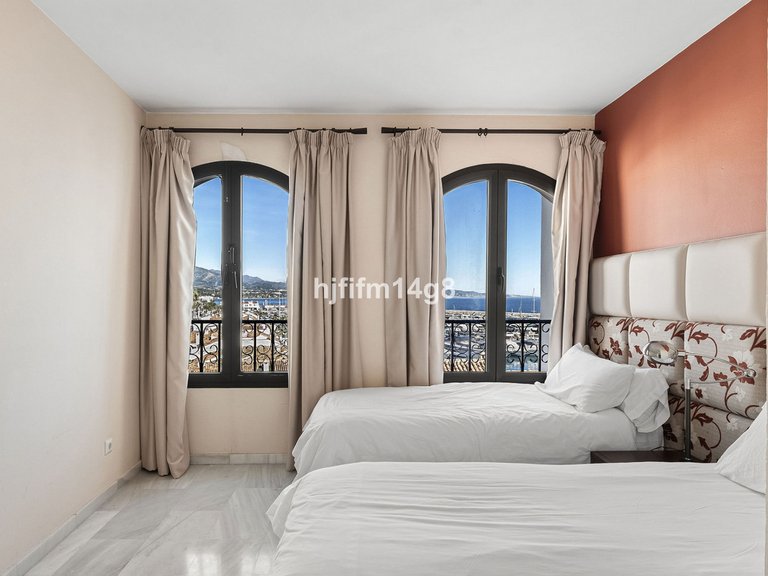 Apartment for Sale in Puerto Banús, Malaga 13