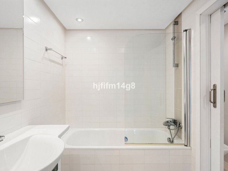 Apartment for Sale in Puerto Banús, Malaga 14