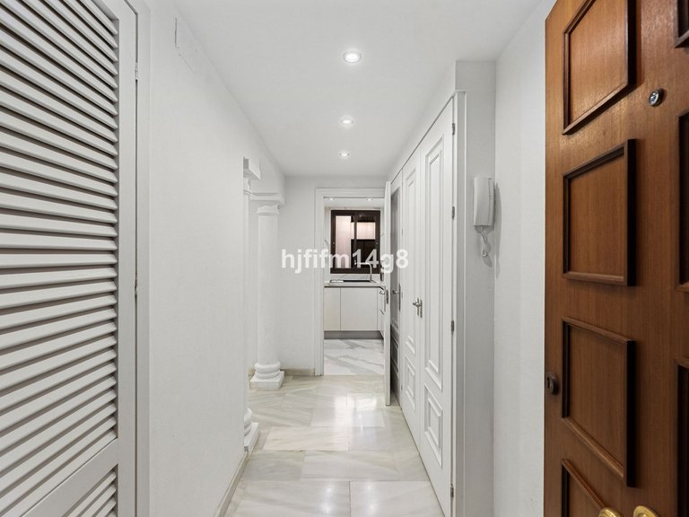 Apartment for Sale in Puerto Banús, Malaga 16