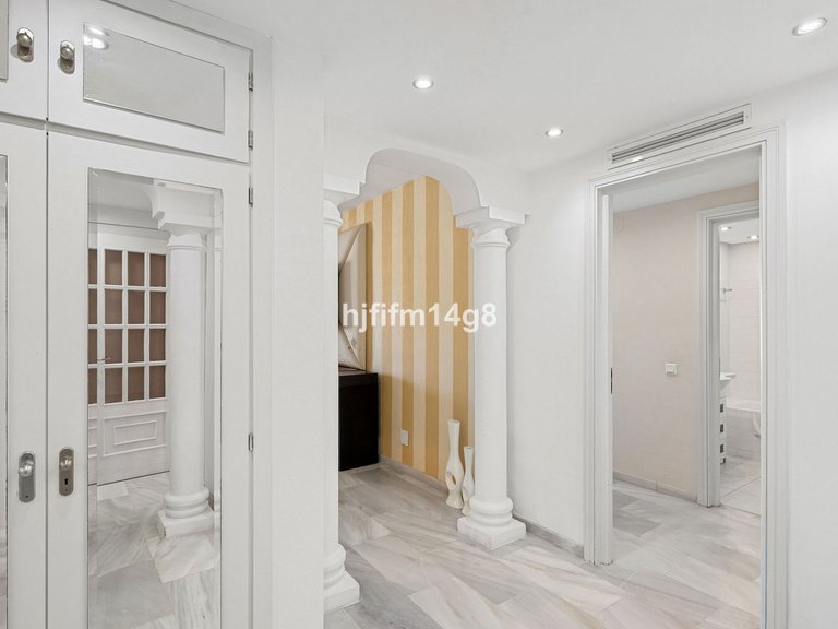 Apartment for Sale in Puerto Banús, Malaga 17