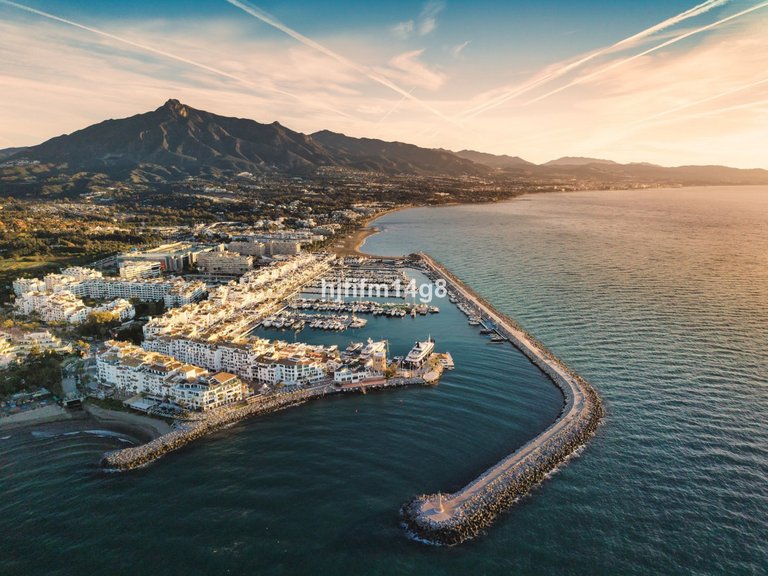 Apartment for Sale in Puerto Banús, Malaga 19