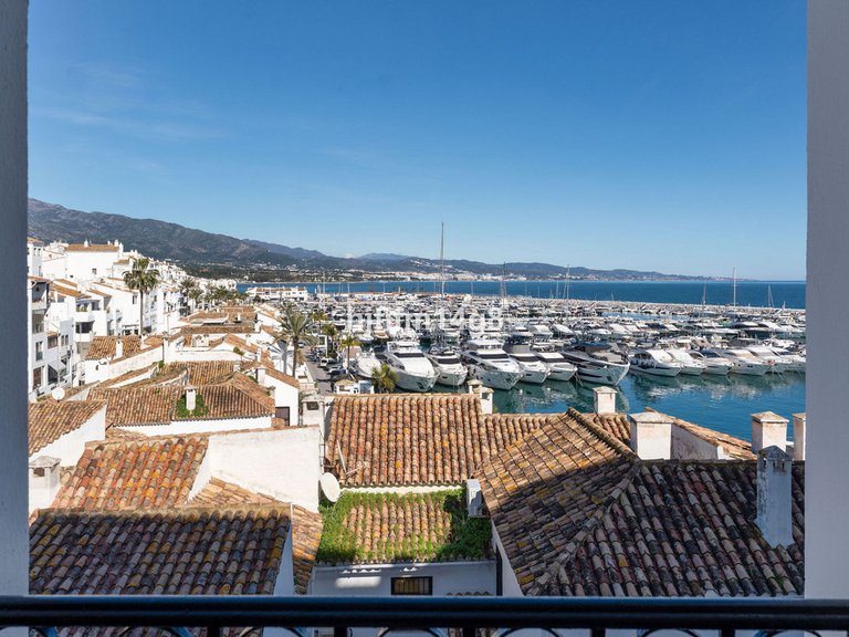 Apartment for Sale in Puerto Banús, Malaga 2