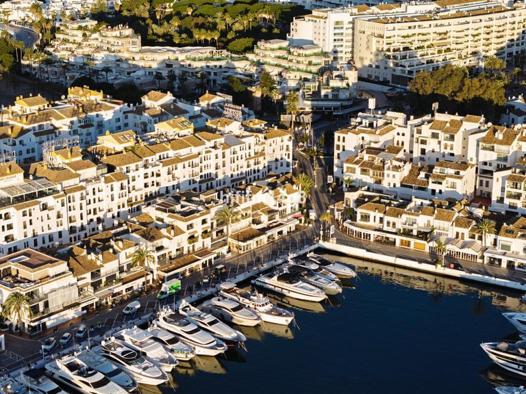 Apartment for Sale in Puerto Banús, Malaga 20