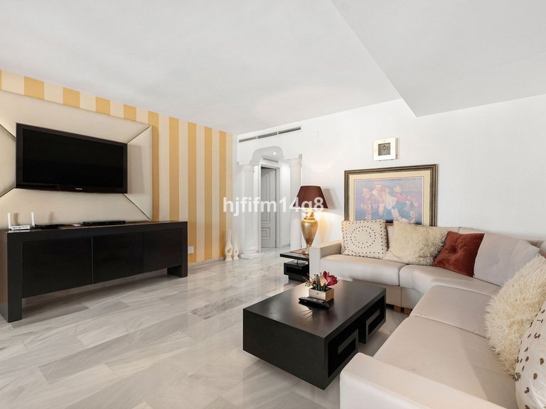Apartment for Sale in Puerto Banús, Malaga 4