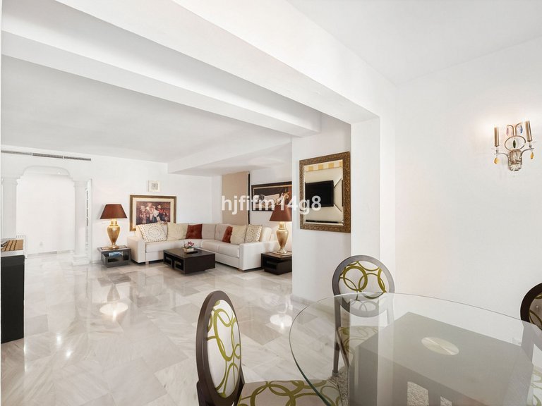 Apartment for Sale in Puerto Banús, Malaga 5