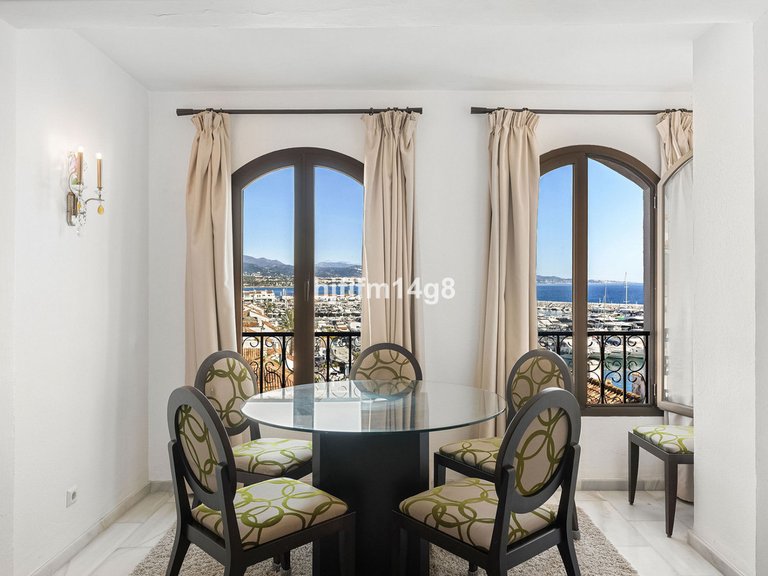 Apartment for Sale in Puerto Banús, Malaga 7