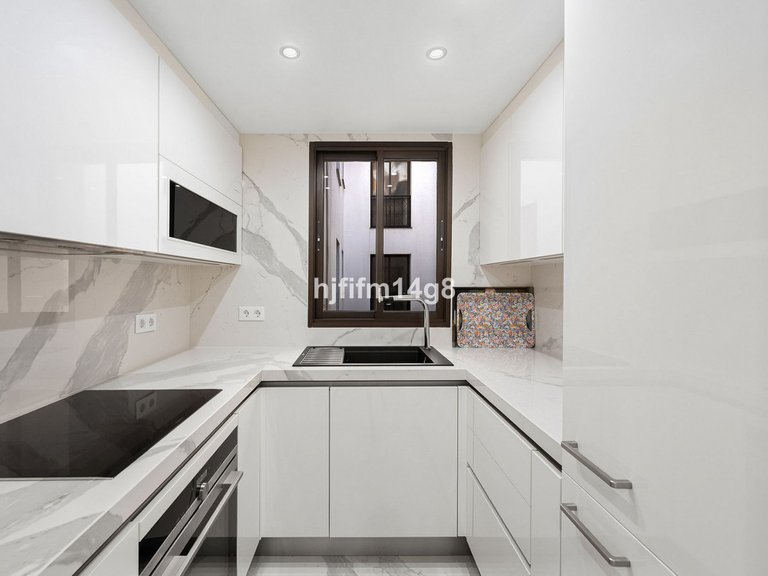 Apartment for Sale in Puerto Banús, Malaga 8