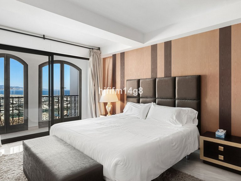 Apartment for Sale in Puerto Banús, Malaga 9
