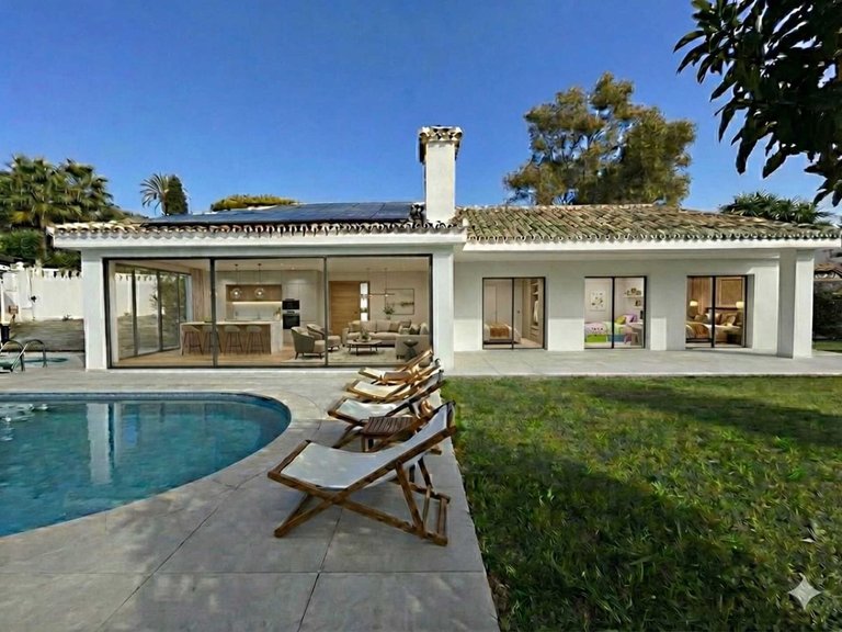 Villa for Sale in Costa del Sol Benalmadena, Malaga 1