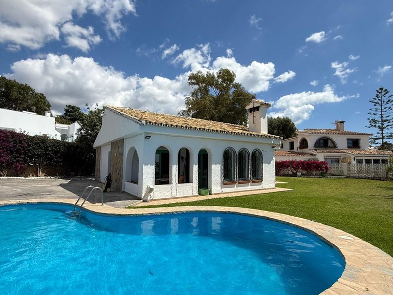 Villa for Sale in Costa del Sol Benalmadena, Malaga 2